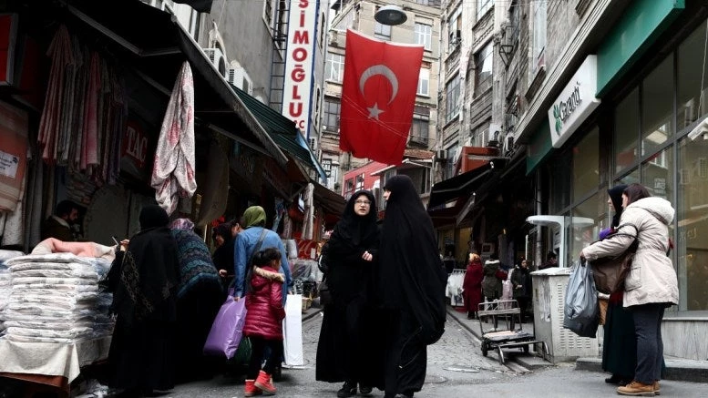 Kαταστροφή! Πάει στον…Αλλάχ η τουρκική λίρα: Καταποντισμός έναντι δολαρίου, στερλίνας και ευρώ